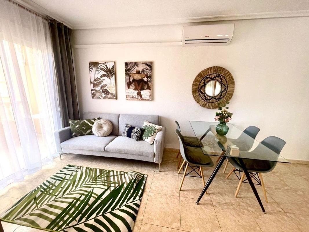 property-566812-1-medium Piso en Calle San Emigdio, El Molino, Torrevieja