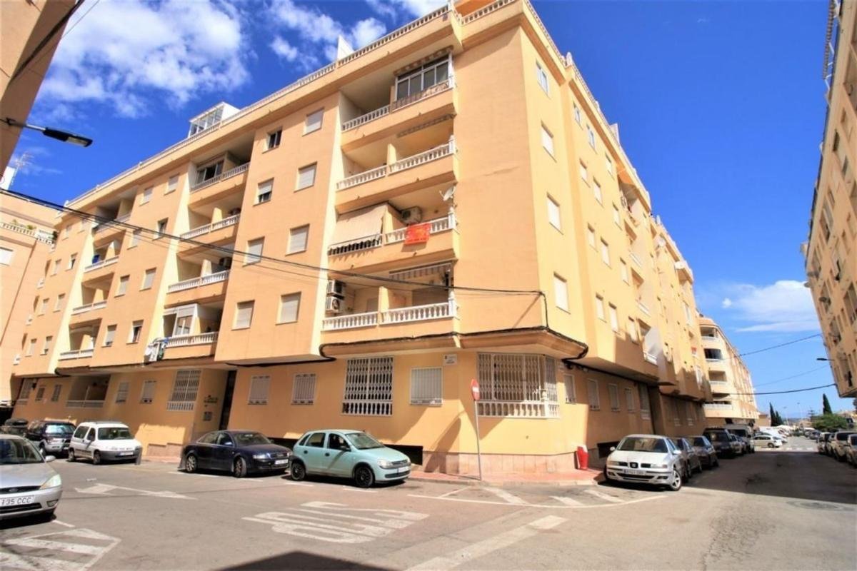 property-566812-2-medium Piso en Calle San Emigdio, El Molino, Torrevieja