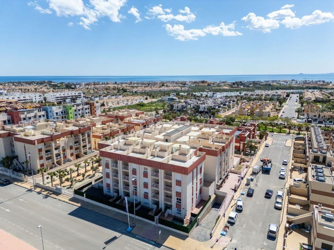 property-571040-1-medium Piso en Calle Báltico, Lomas de Cabo Roig, Orihuela