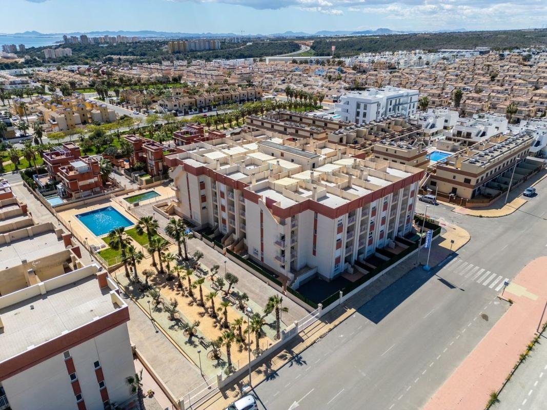 property-571040-3-medium Piso en Calle Báltico, Lomas de Cabo Roig, Orihuela