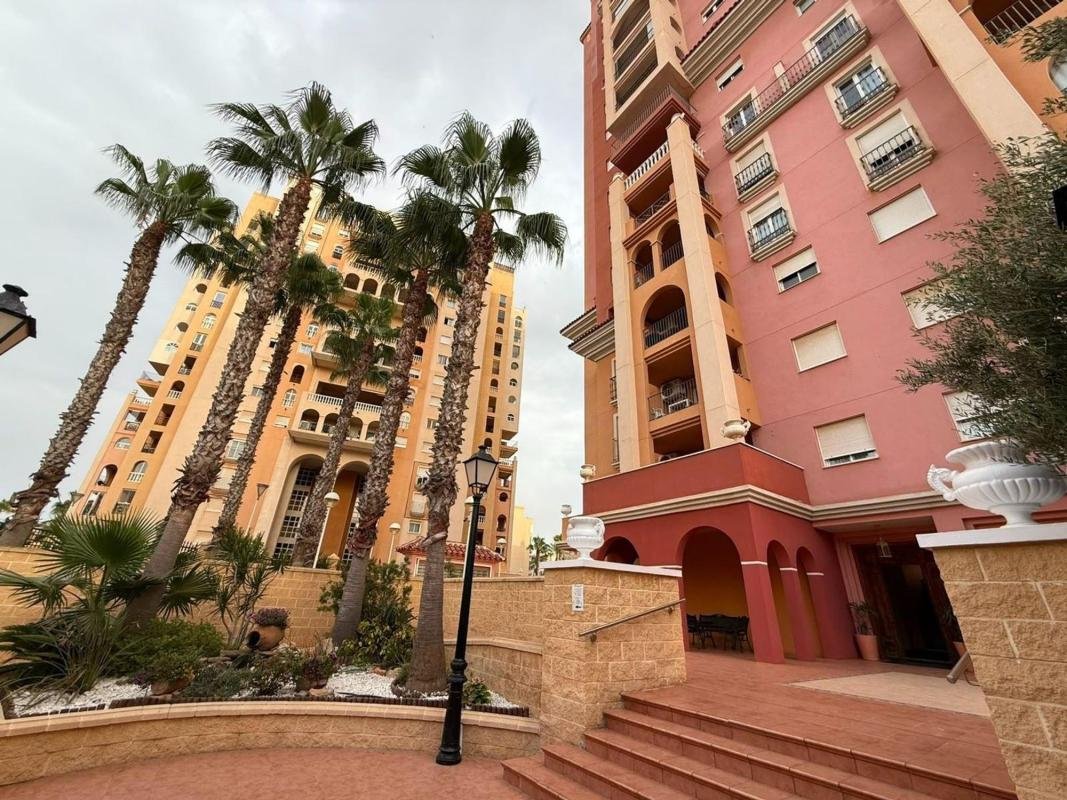 property-571767-1-medium Piso en Avenida Roentgen, Playa de los Locos, Torrevieja