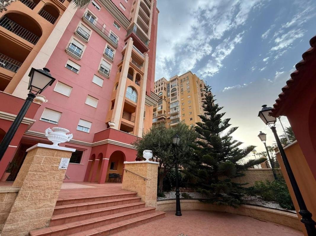 property-571767-2-medium Piso en Avenida Roentgen, Playa de los Locos, Torrevieja