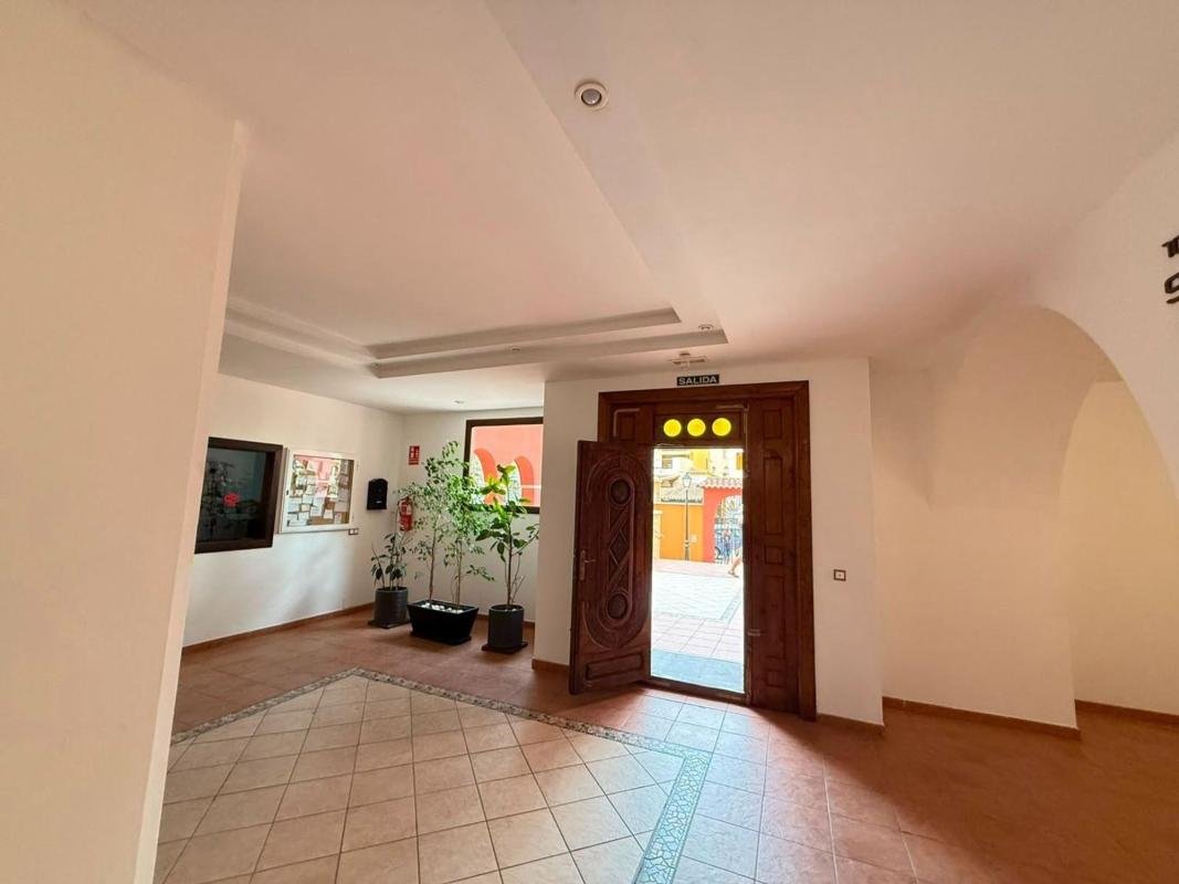 property-571767-3-medium Piso en Avenida Roentgen, Playa de los Locos, Torrevieja