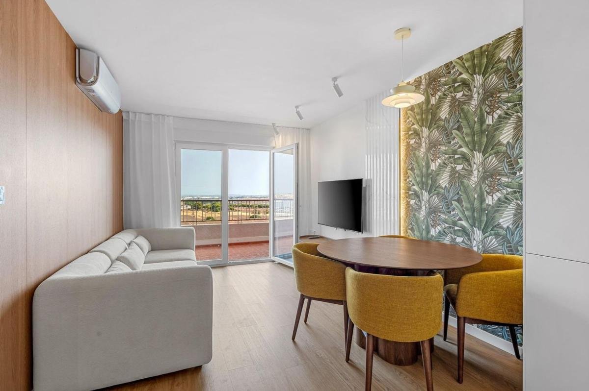 property-572560-1-medium Piso en Calle Arrecife, Punta Prima, Torrevieja