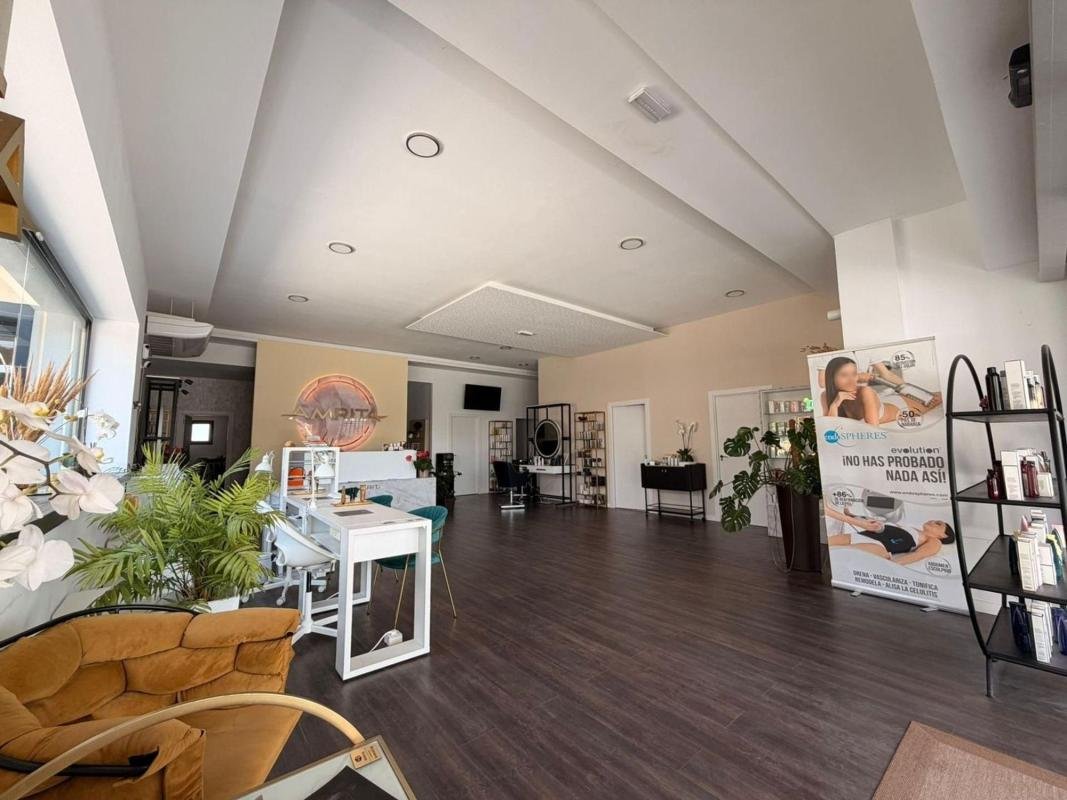 Centro estético en Calle Pebrella, Villamartín, Orihuela