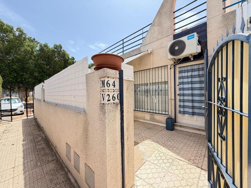 Chalet adosado en Calle Joaquín García Sánchez, La Siesta – El Salado – Torreta, Torrevieja