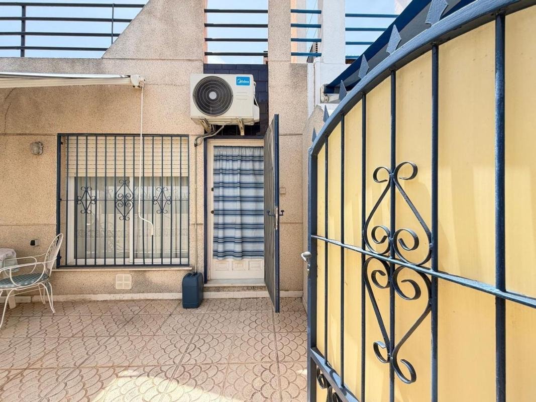 Chalet adosado en Calle Joaquín García Sánchez, La Siesta – El Salado – Torreta, Torrevieja
