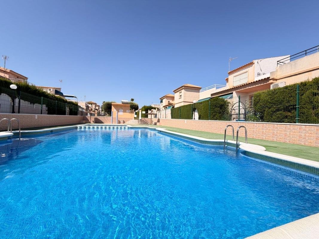 property-576083-1-medium Chalet adosado en Calle Peña De Francia s/n, Los Balcones – Los Altos del Edén, Torrevieja
