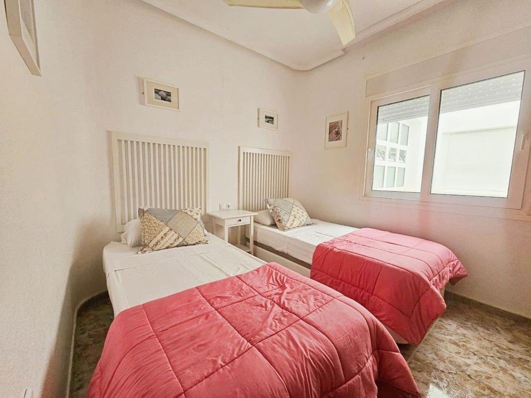 property-579147-9-medium Piso en Aguamarina, Orihuela