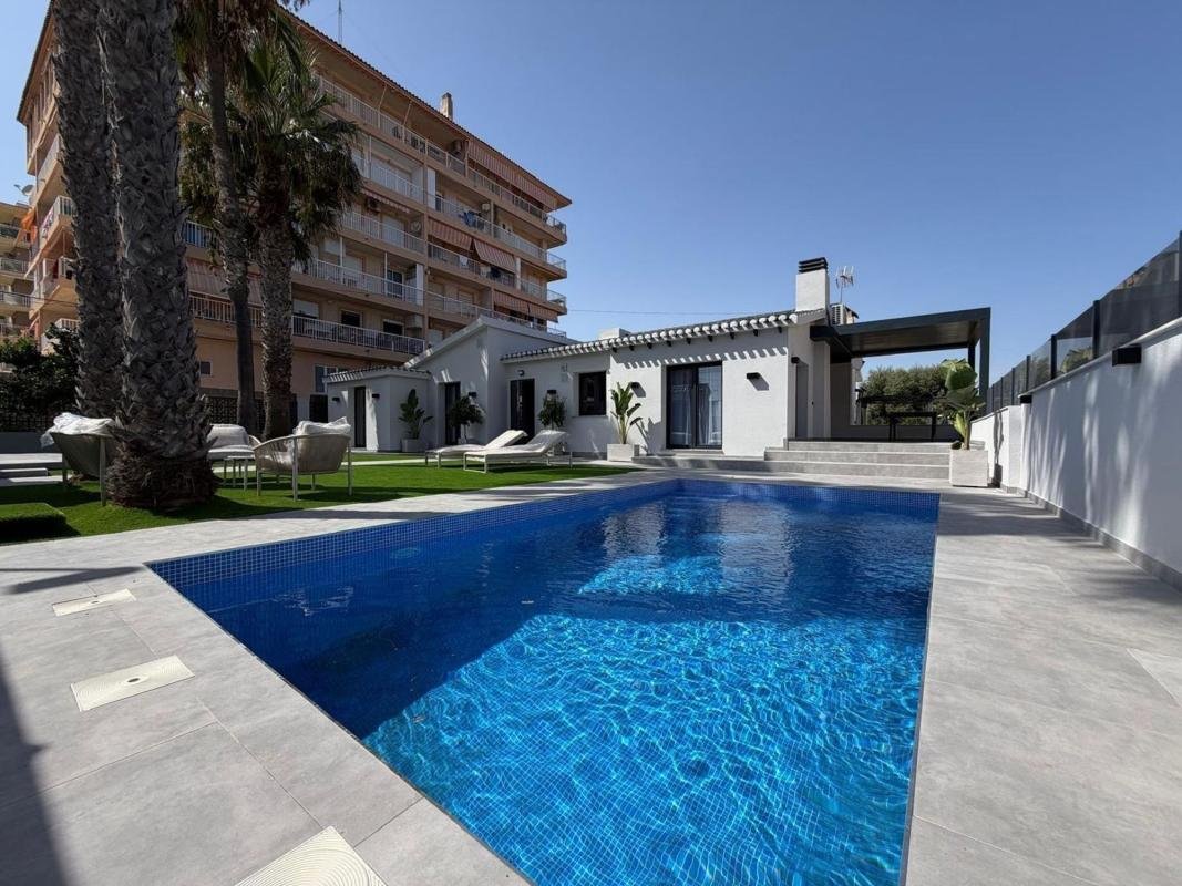 Casa o chalet independiente en Calle Pleamar, Punta Prima, Torrevieja