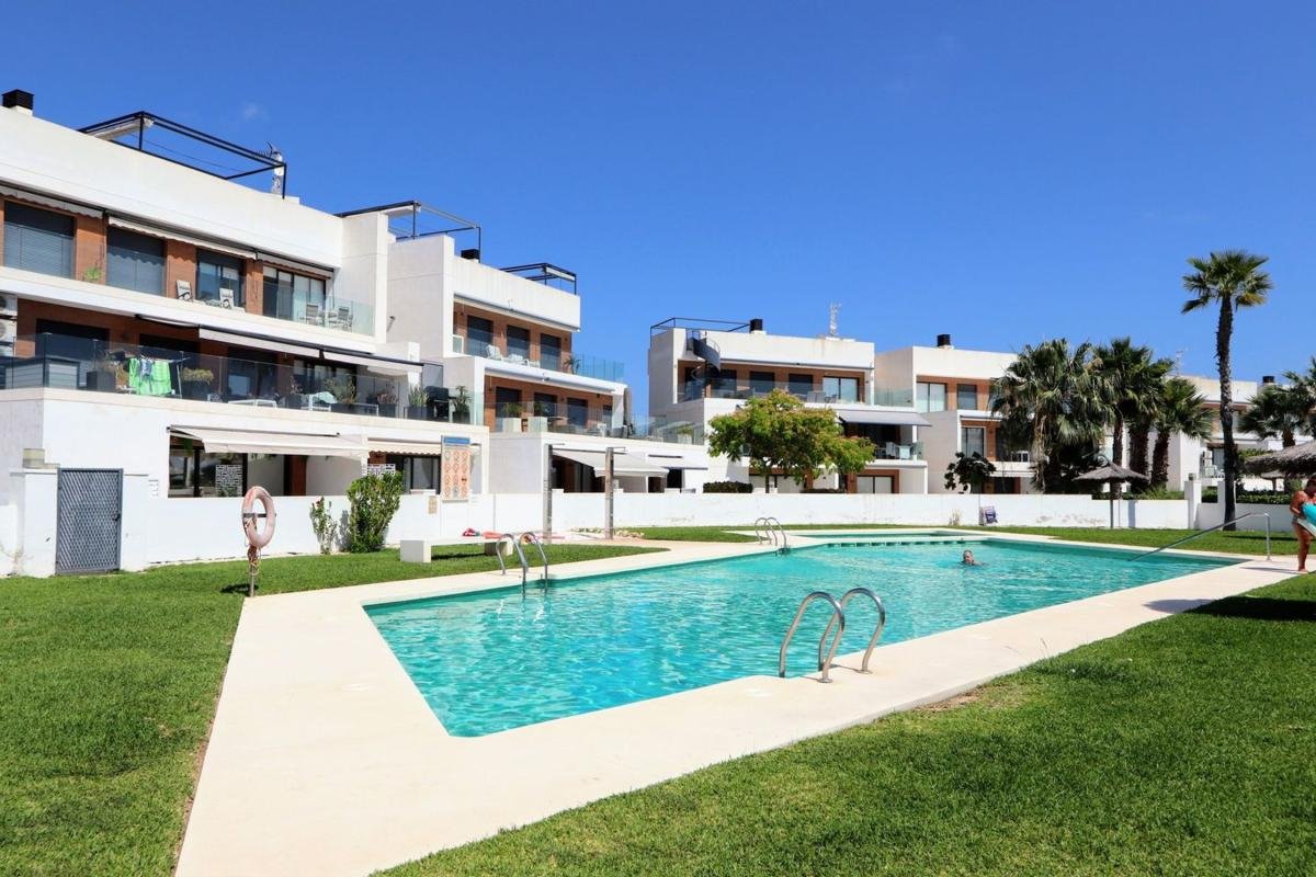property-582212-1-medium Piso en Calle Gibraltar, Villamartín, Orihuela