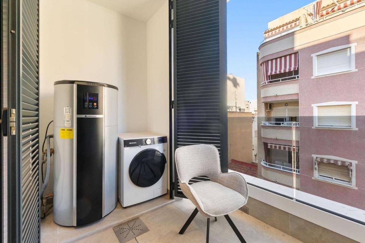 property-586511-12-medium Piso en Calle Ramón Gallud, 148, Las Piscinas Naturales, Torrevieja
