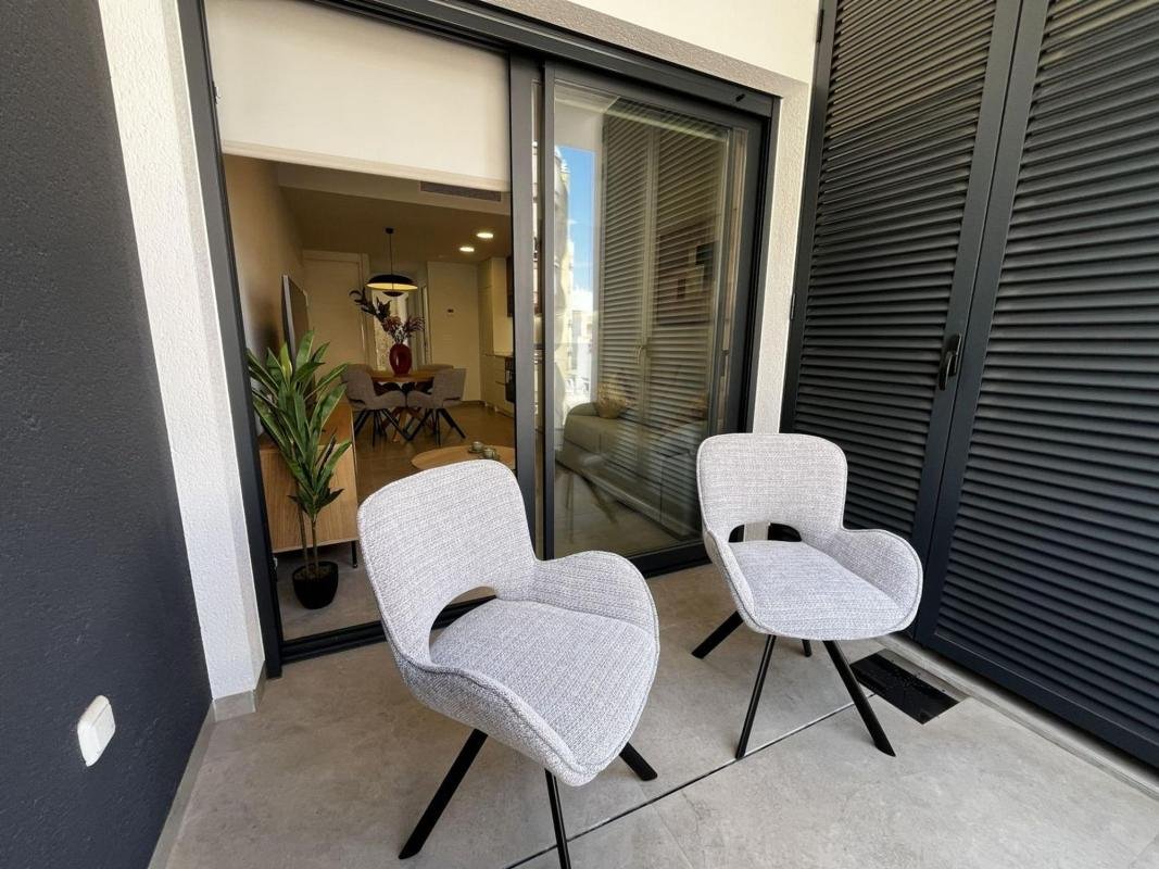 property-586511-2-medium Piso en Calle Ramón Gallud, 148, Las Piscinas Naturales, Torrevieja