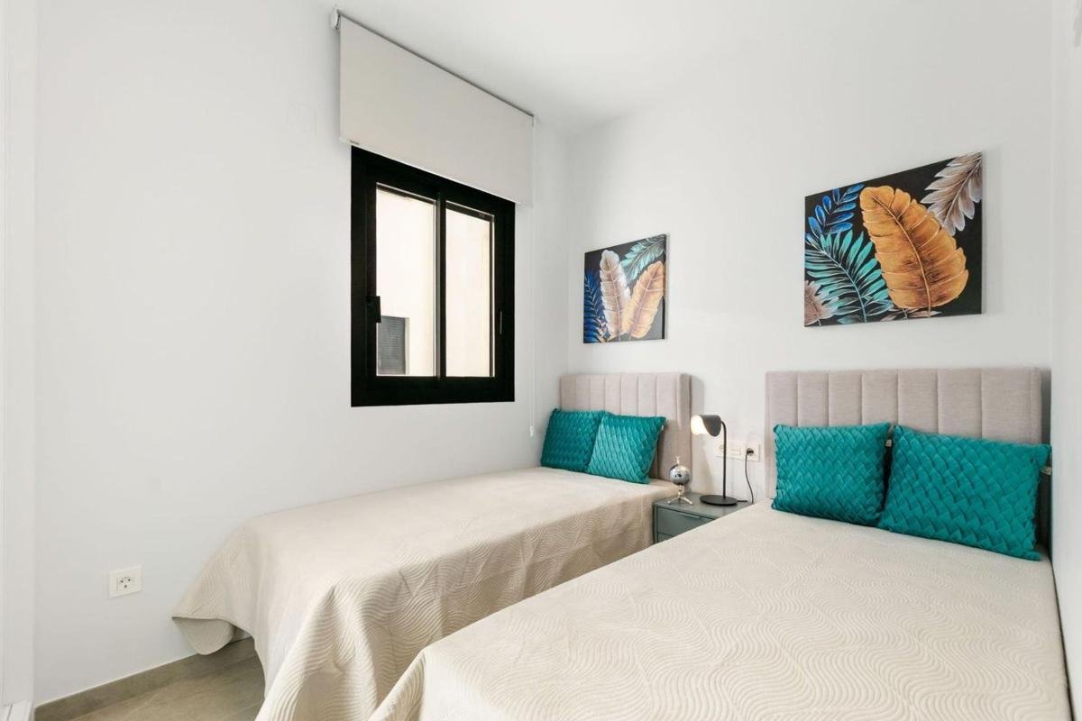 property-586511-20-medium Piso en Calle Ramón Gallud, 148, Las Piscinas Naturales, Torrevieja