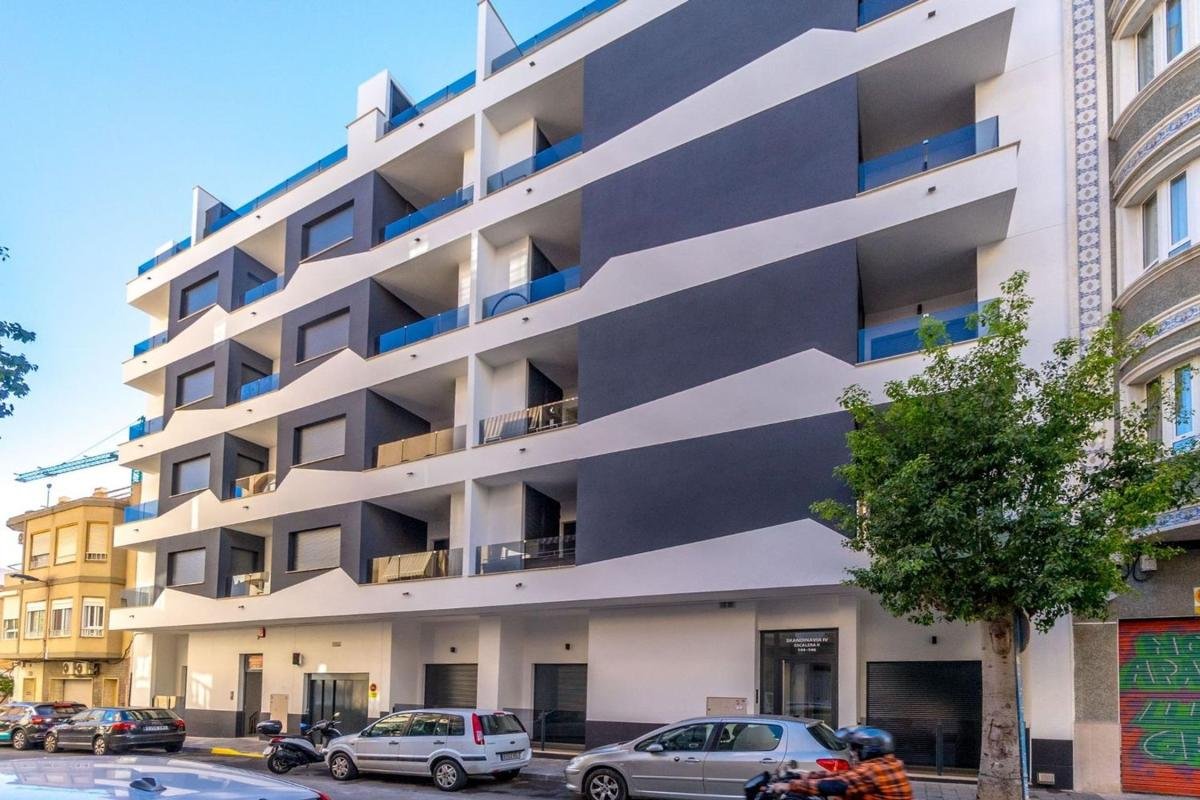 property-586511-23-medium Piso en Calle Ramón Gallud, 148, Las Piscinas Naturales, Torrevieja