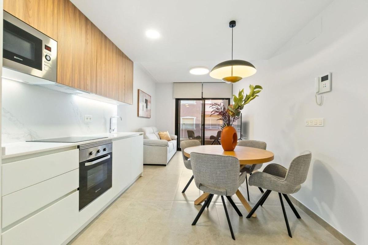 property-586511-6-medium Piso en Calle Ramón Gallud, 148, Las Piscinas Naturales, Torrevieja